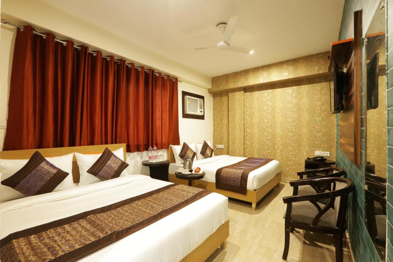 Hotel Sky Wood At Airport New Delhi Exterior photo